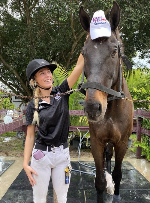 FAU-Equestrians-Horse-In-Hat